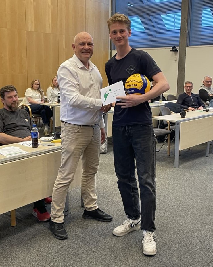SVBK UU formand, Morten Løgager, med Amager Volleys formand, Bastian Juul Larsen.